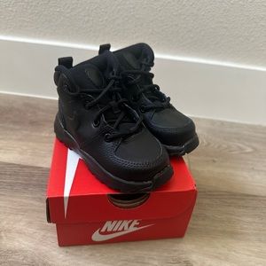 Nike boy shoes  baby boots black new size 6C